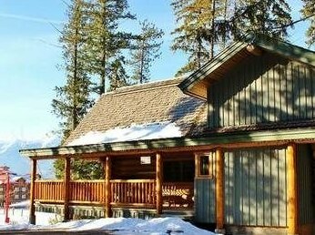 Snow Creek Cabins by Fernie Lodging Co