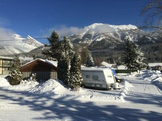 Snow Valley Lodging - Photo2