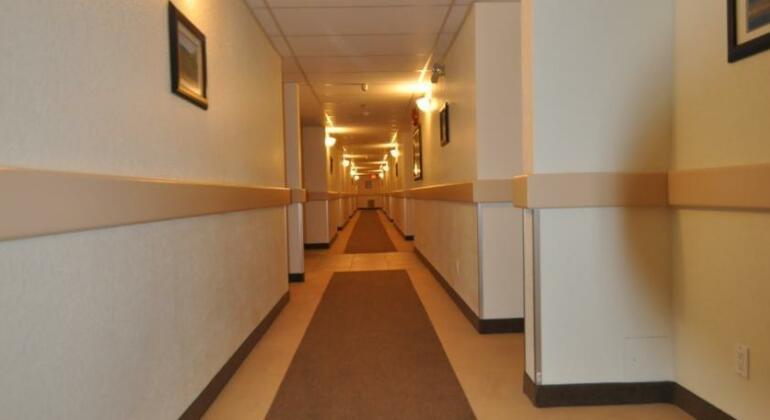 Super 8 by Wyndham Fernie - Photo3