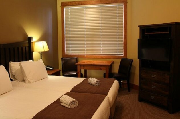 Timberline Lodges by Fernie Lodging Co - Photo5