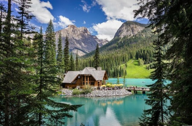 Emerald Lake Lodge - Photo2