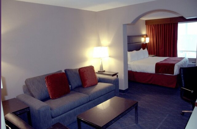 Radisson Hotel & Suites Fort McMurray - Photo5