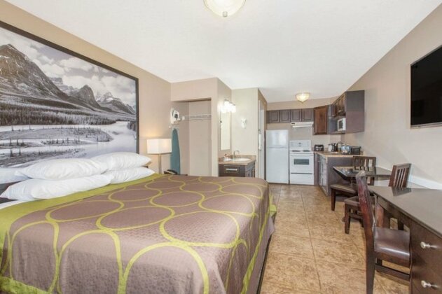 Super 8 by Wyndham Fort McMurray - Photo3