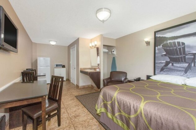 Super 8 by Wyndham Fort McMurray - Photo4