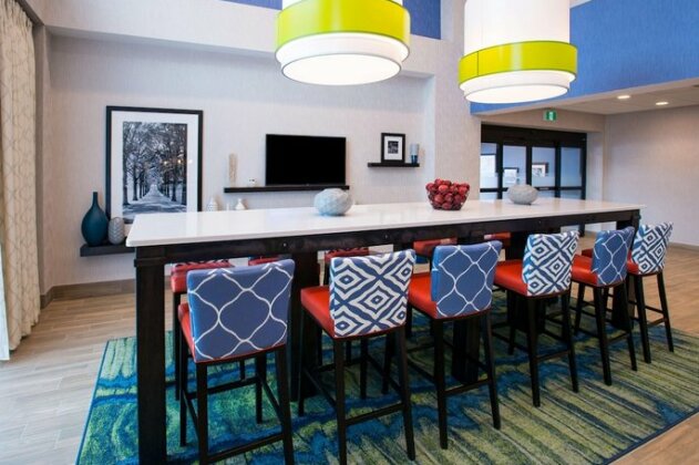 Hampton Inn & Suites by Hilton Fredericton - Photo3