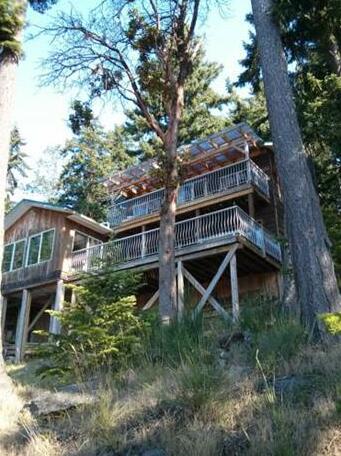 Madrona Lodge Resort By The Sea