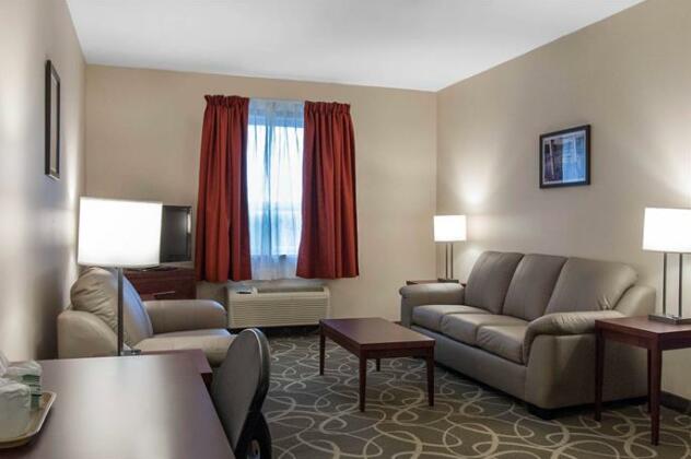 Quality Hotel & Suites - Photo3
