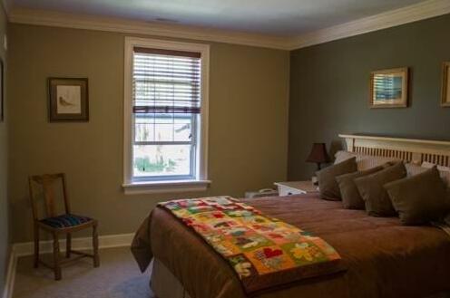 Genelle House B&B Guest House - Photo4