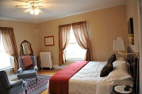 Colborne Bed and Breakfast - Photo4