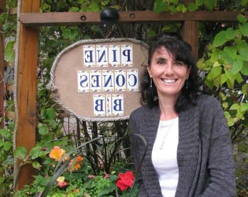 Pine Cones Bed & Breakfast - Photo2