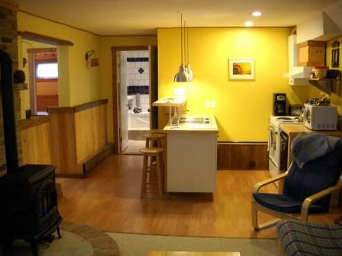 Pine Cones Bed & Breakfast - Photo3