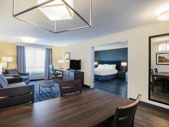 Holiday Inn & Suites Grande Prairie - Photo3