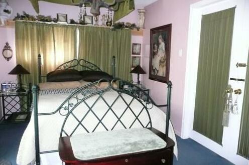 River Road Bed & Breakfast - Photo2