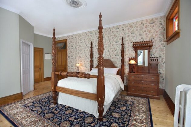 Markdale Manor Bed & Breakfast - Photo4