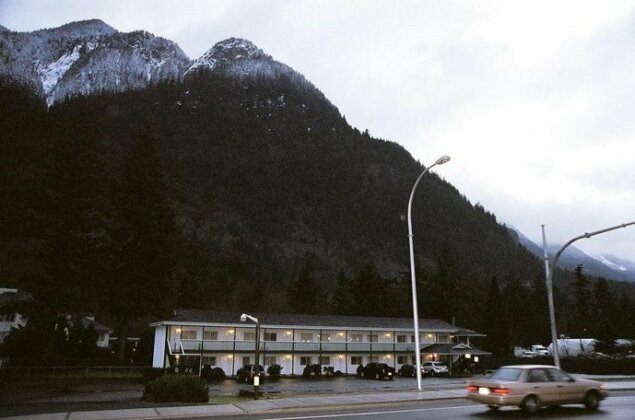 Royal Lodge Motel - Photo2