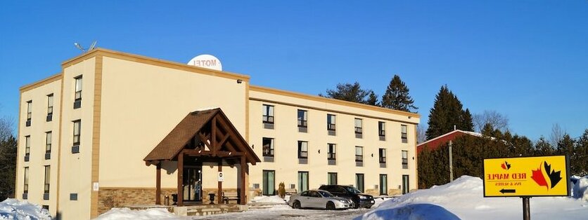 Red Maple Inn And Suites - Photo2