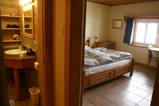 Alpenglow Bed and Breakfast - Photo2