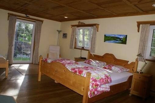 Alpenglow Bed and Breakfast - Photo3