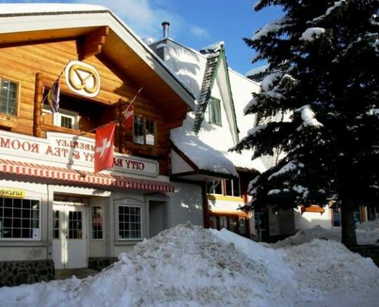 The Edge Pub and Hostel - Photo4