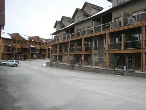 Timber Stone Lodge by RMA