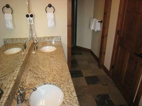 Timber Stone Lodge by RMA - Photo4