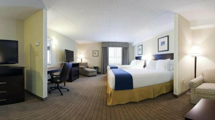 Holiday Inn Express and Suites Kincardine - Photo5