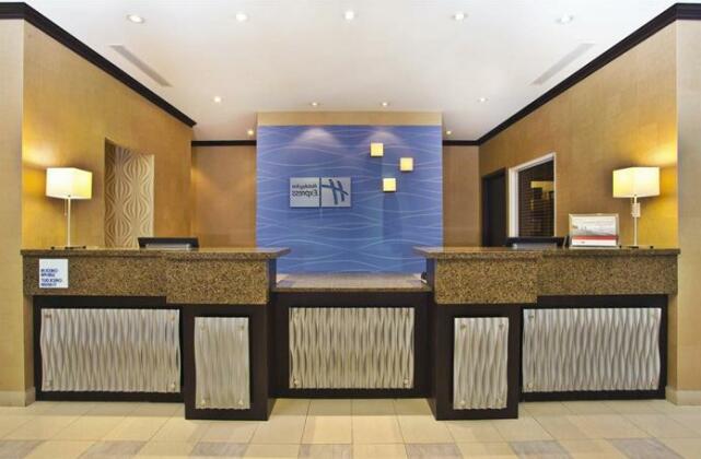 Holiday Inn Express Hotel & Suites Kingston - Photo2
