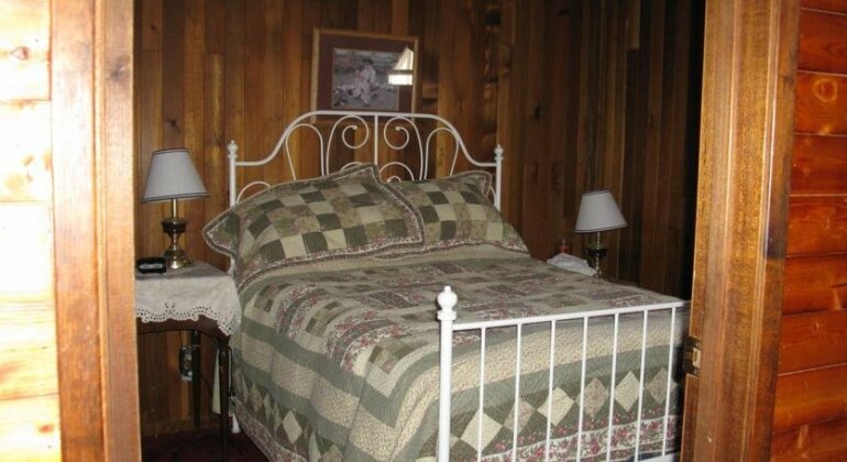 Dew Drop Inn - Photo4