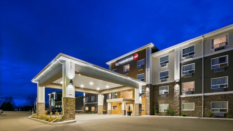 Best Western Plus Lacombe Inn and Suites