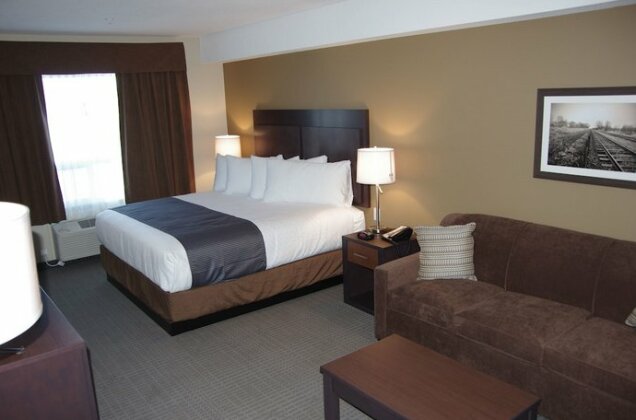 Best Western Plus Lacombe Inn and Suites - Photo4