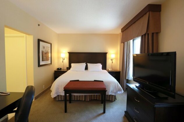 Hampton Inn & Suites Laval - Photo3