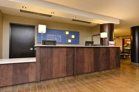 Holiday Inn Express Hotel & Suites - Edmonton International Airport - Photo3