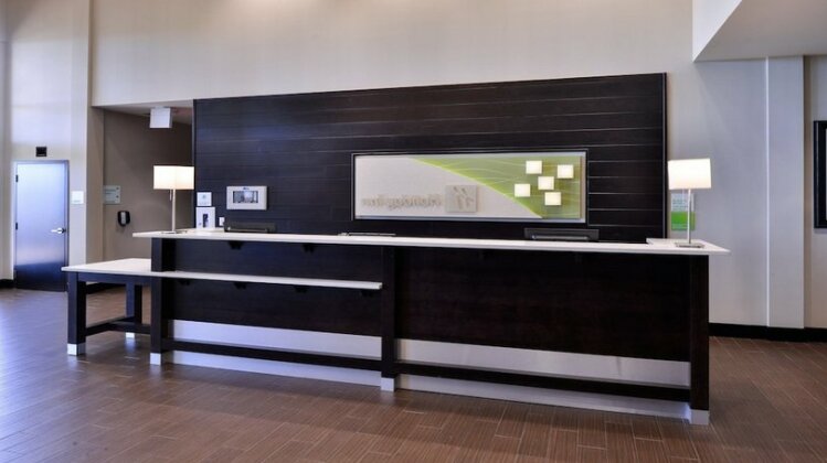 Holiday Inn Hotel & Suites Edmonton Airport Conference Centre - Photo5
