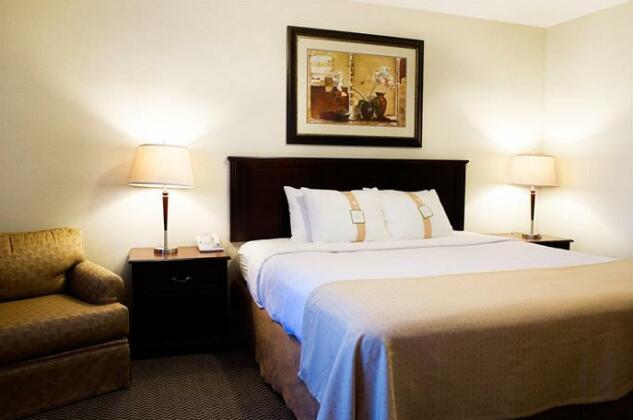 Holiday Inn & Suites Lloydminster - Photo4