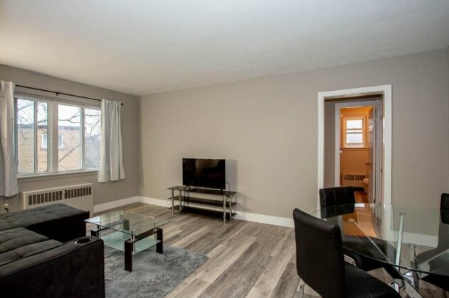 Comfy One Bedroom Apartment- Minutes to Downtown - Photo3