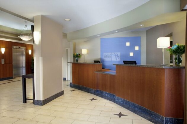 Holiday Inn Express & Suites - London Downtown - Photo4