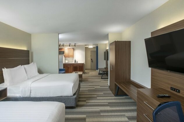 Holiday Inn Express & Suites Medicine Hat - Photo5
