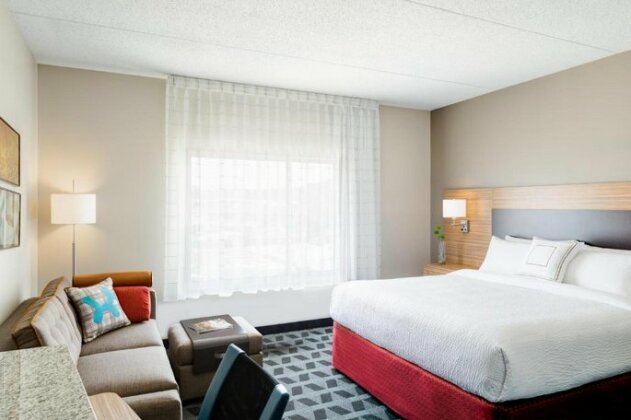TownePlace Suites by Marriott Medicine Hat - Photo4