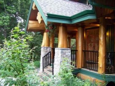 Cougar's Crag Extreme Bed and Breakfast