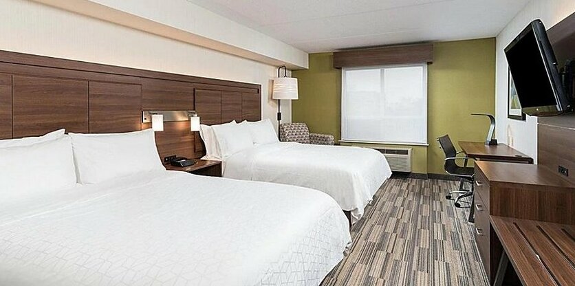 Holiday Inn Express Hotel & Suites Milton - Photo3