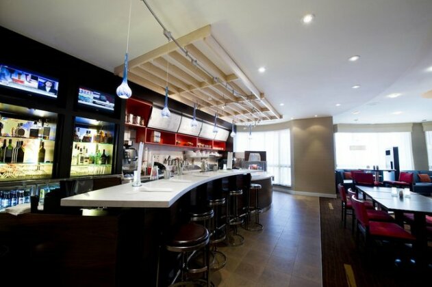 Courtyard by Marriott Mississauga-Airport Corporate Centre West - Photo2