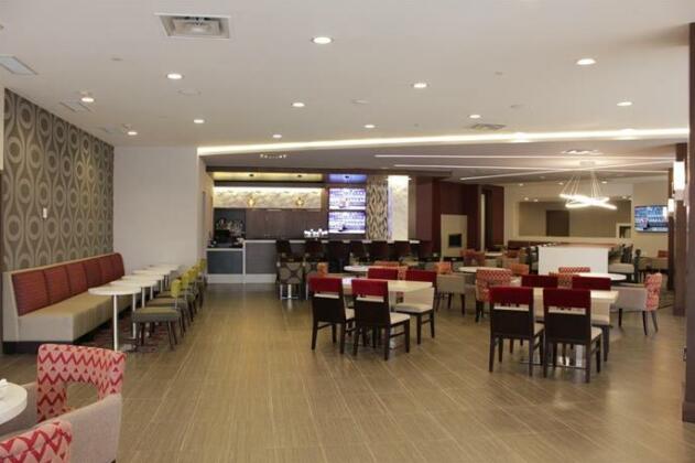 DoubleTree by Hilton Hotel Toronto Airport West - Photo2