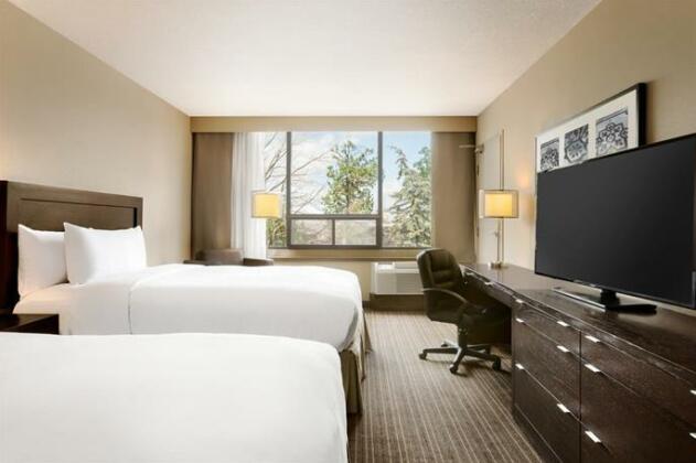 DoubleTree by Hilton Hotel Toronto Airport West - Photo5