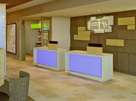 Holiday Inn Express & Suites Toronto Airport West - Photo4