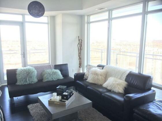 Square One Fully Furnished Suite - Photo2