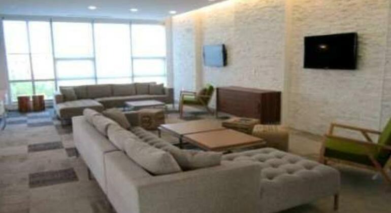 Square One Luxury Furnished Suite - Photo2