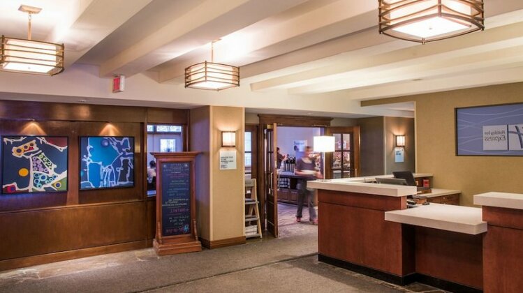 Holiday Inn Express & Suites Tremblant - Photo3