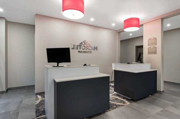 Microtel Inn & Suites by Wyndham Mont Tremblant - Photo3