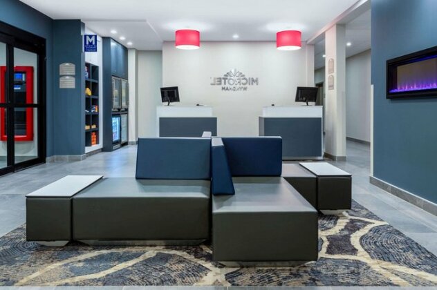 Microtel Inn & Suites by Wyndham Mont Tremblant - Photo5