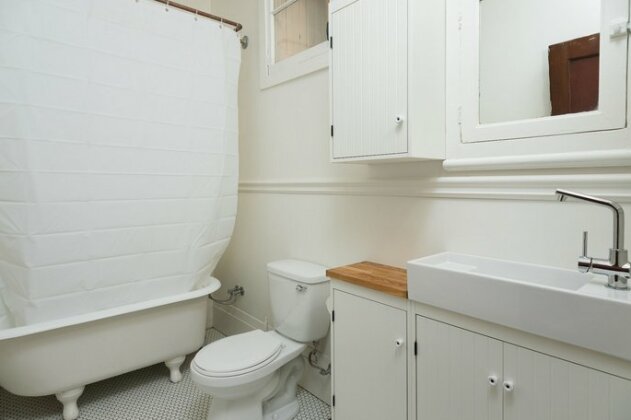 Architectural 4BR in Plateau by Sonder - Photo5
